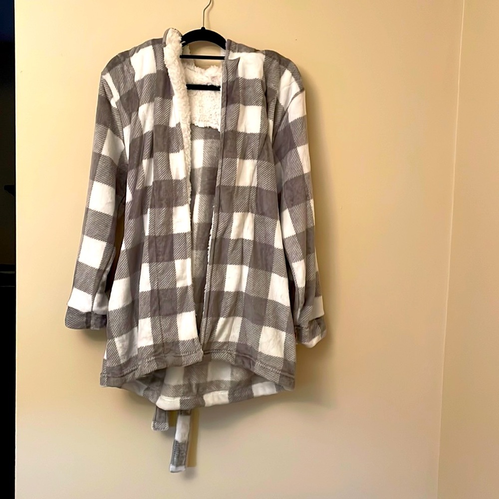 Short Hooded Fleece Robe, Size Small, NEW